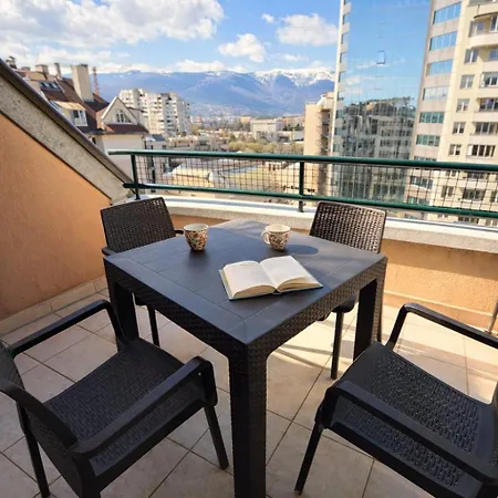 Апартамент Martinique 2bdr And 2ba Maisonette Near Business Park *