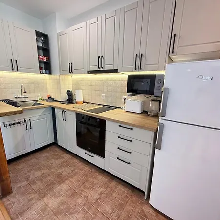 Martinique 2bdr And 2ba Maisonette Near Business Park *