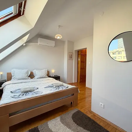 Апартамент Martinique 2bdr And 2ba Maisonette Near Business Park